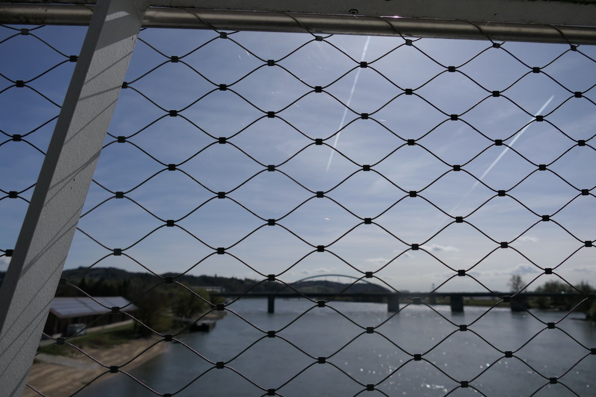 Sicherheitsnetz mit Blick zur Donau