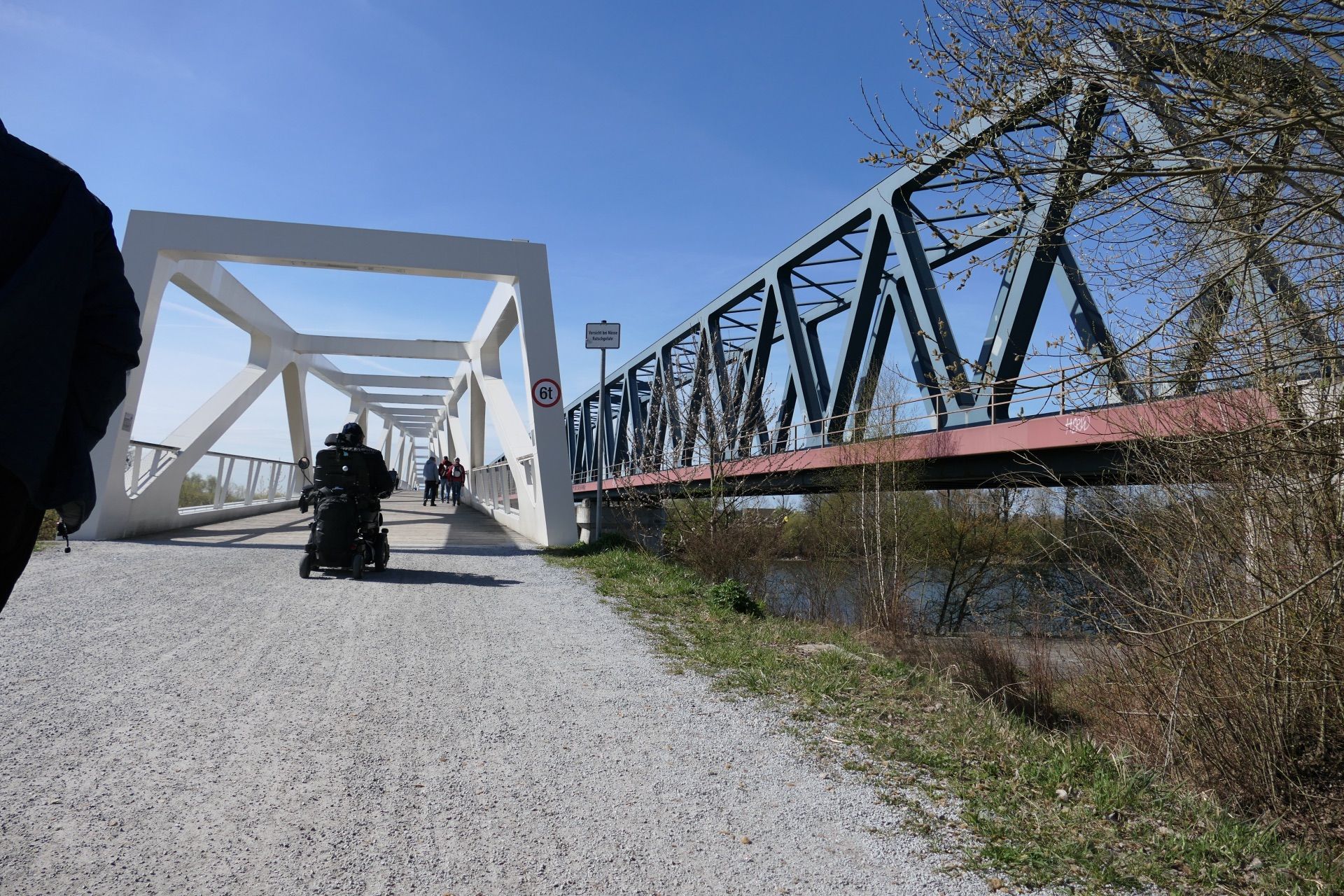 Helmut vor der Brücke