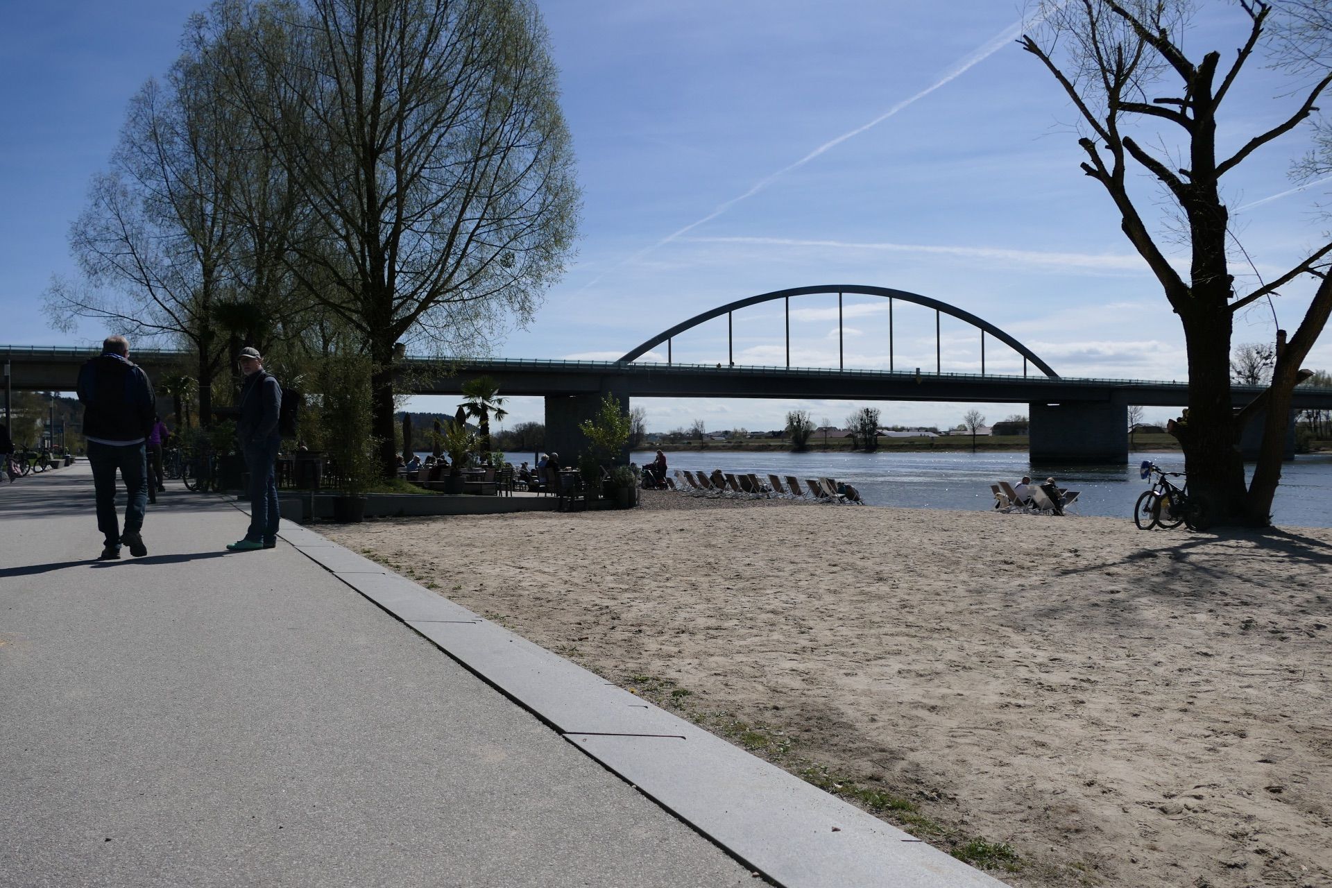 Blick zur Autbahnbrücke