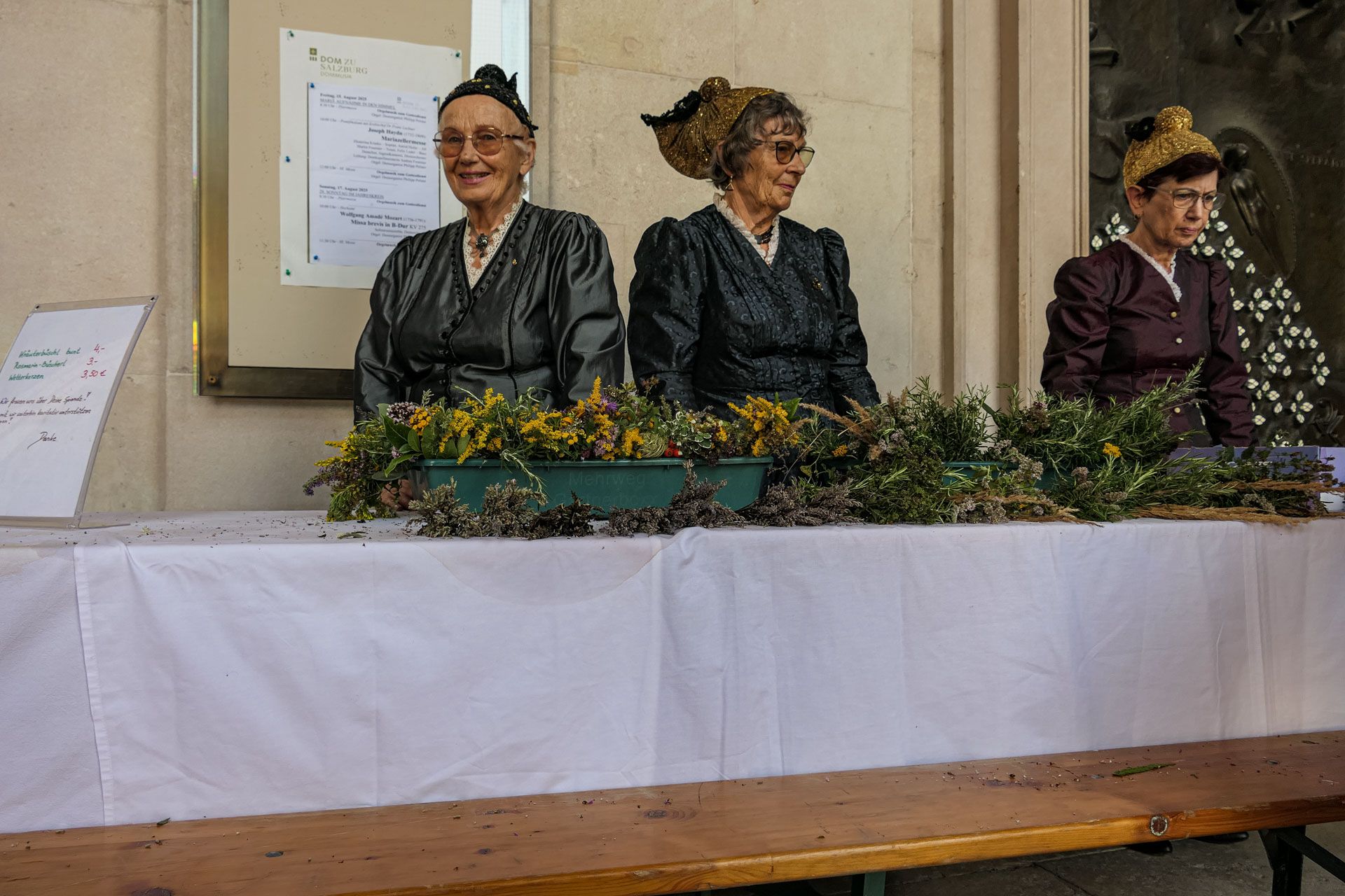 Marktfrauen in Tracht